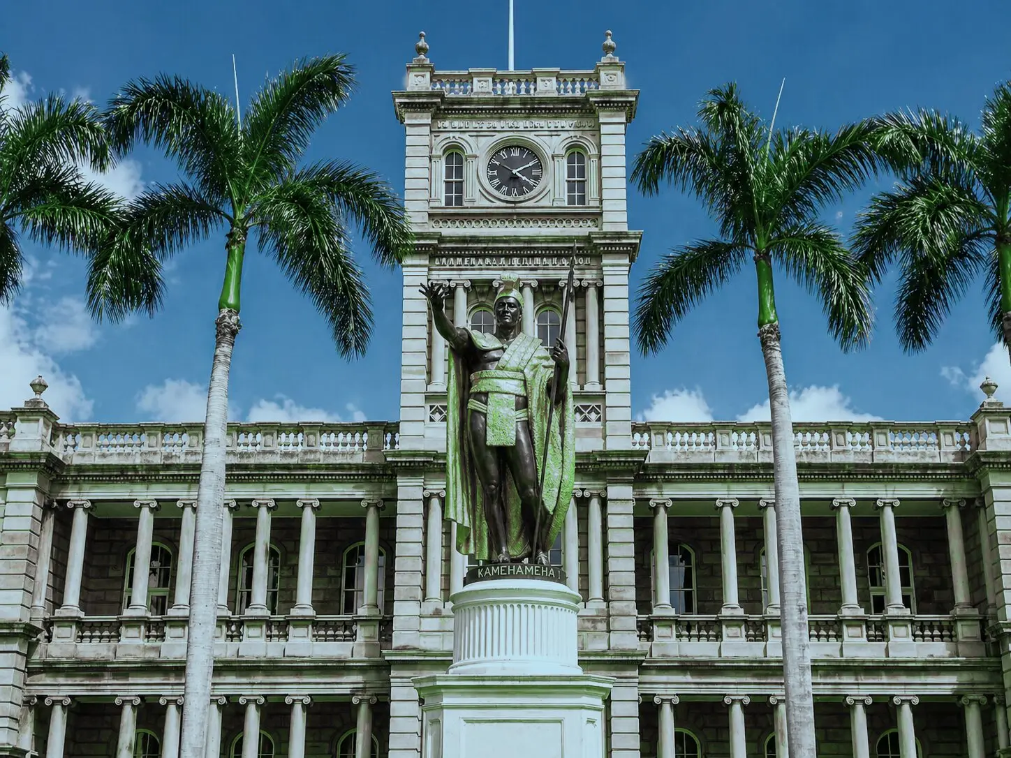 The King Kamehameha statue in front of Aliʻiōlani Hale, home of the Hawaiʻi Supreme Court